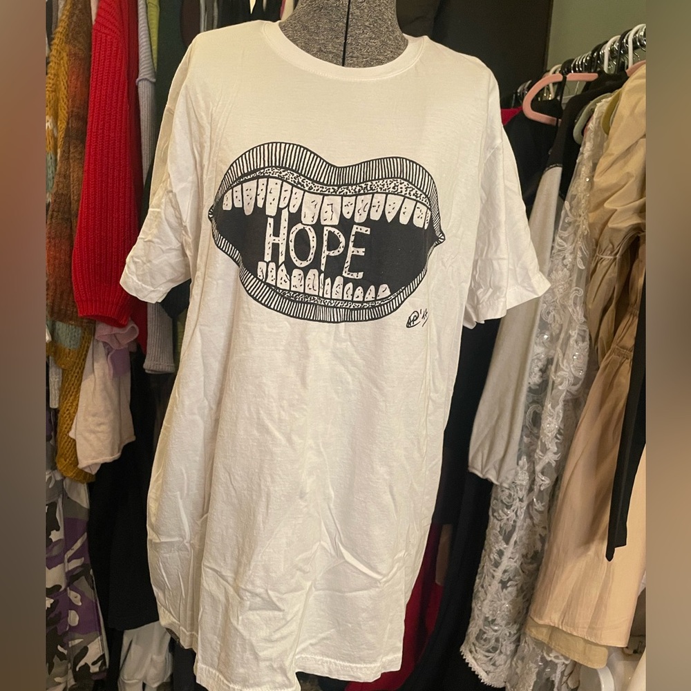 White and black Hope graphic tee